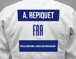 Judo GI with a backnumber showing the name Arthur Repiquet from Pôle Espoirs Judo Bourgogne