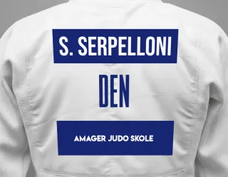 Judo GI with a backnumber showing the name Samuelle Serpelloni from Amager Judo Skole