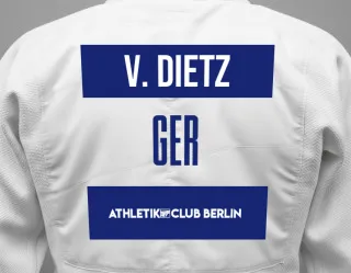 Judo GI with a backnumber showing the name Valentin Dietz from Athletik−Club Berlin